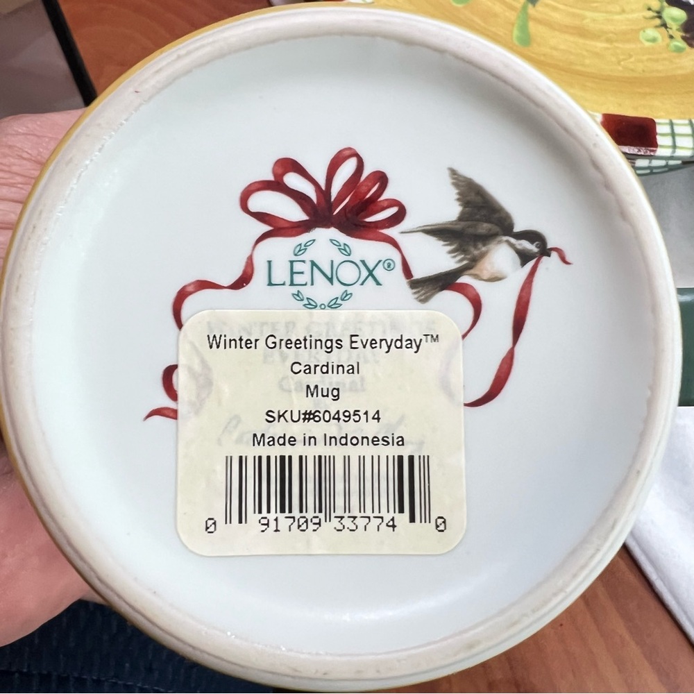 Lenox Winter Greetings Everyday Cardinal 12-Piece Dinnerware Set, Service for 4 - Picture 8 of 9